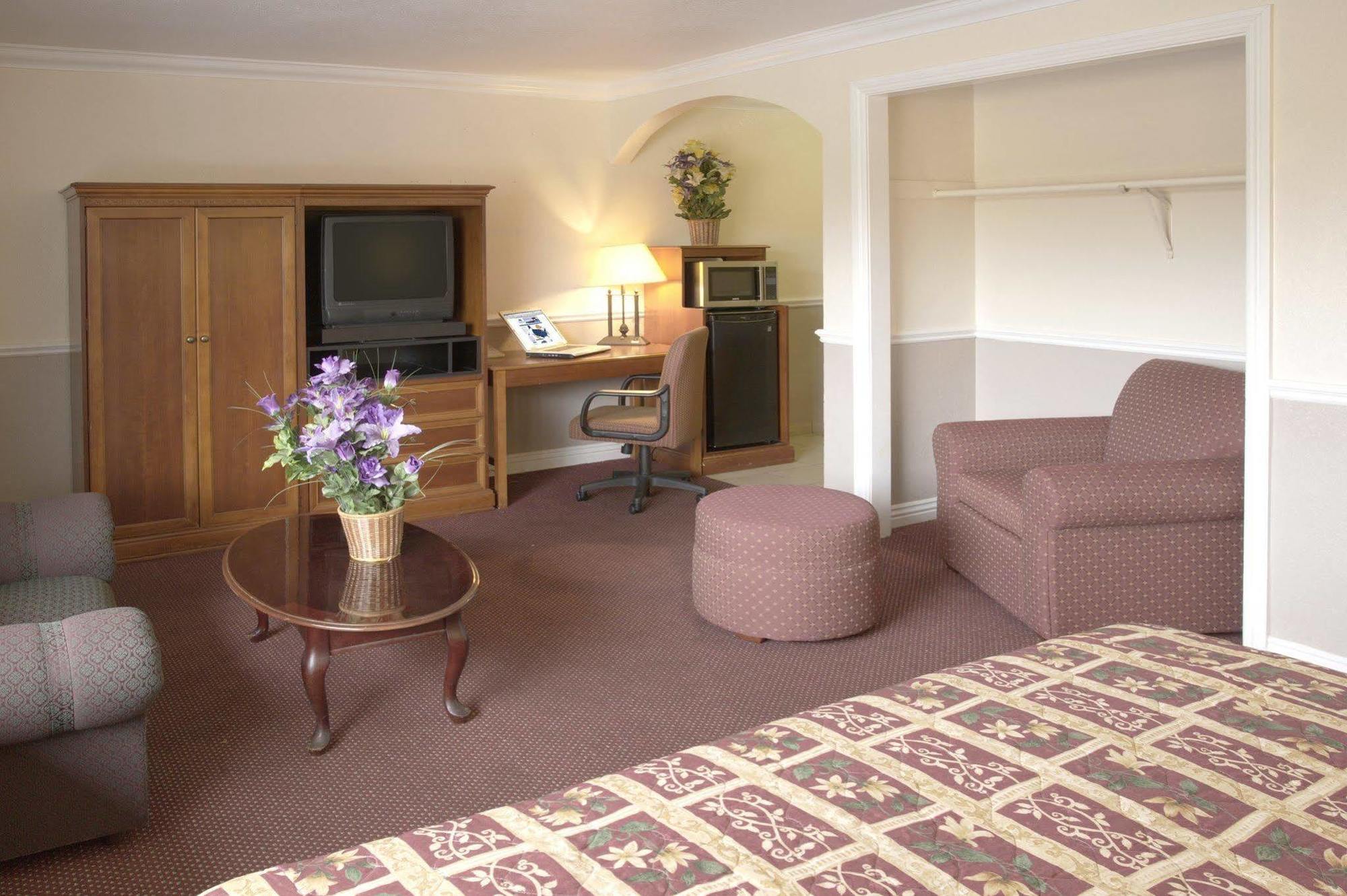 أنهايم Legacy Inn & Suites المظهر الخارجي الصورة