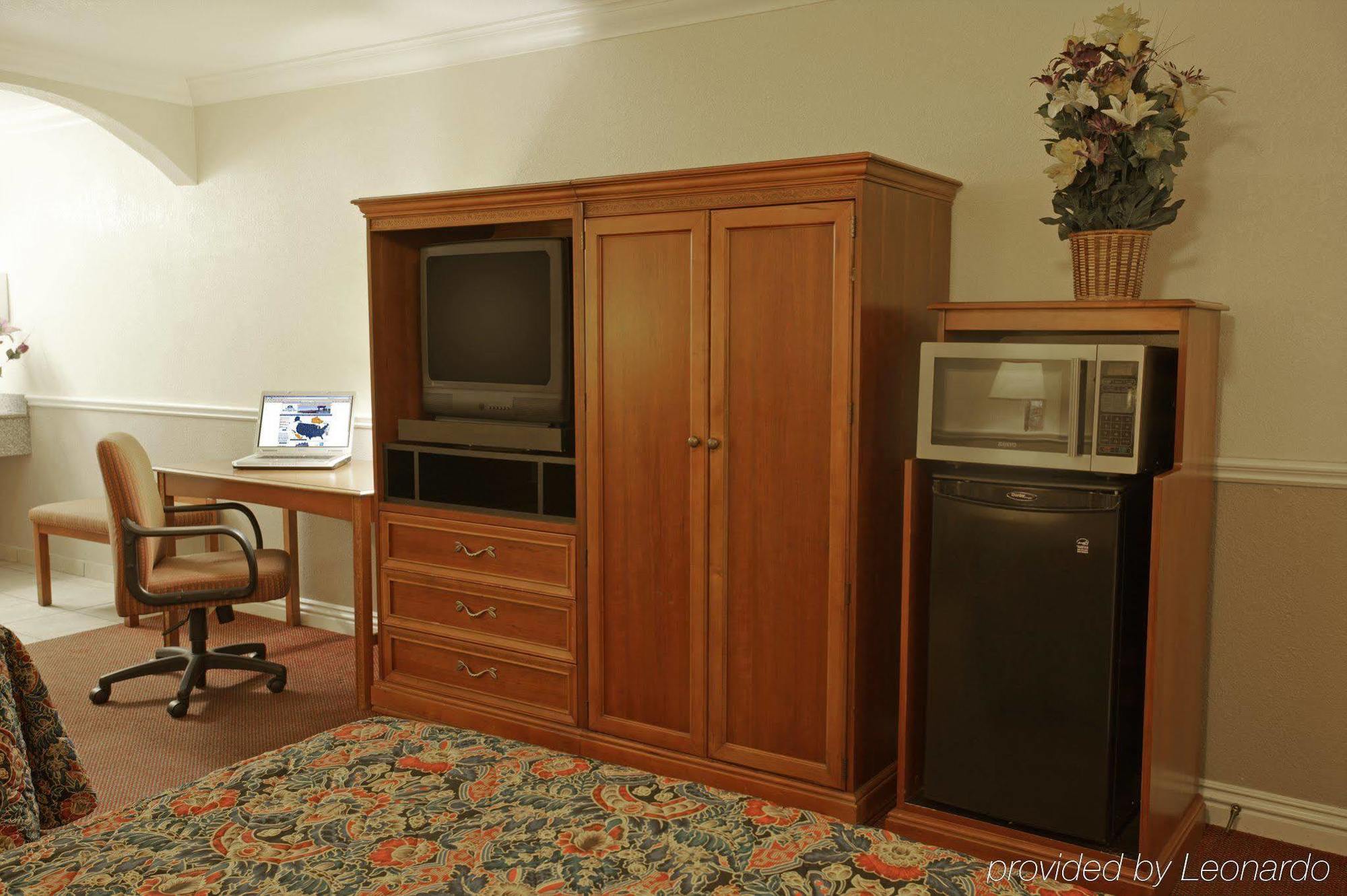 أنهايم Legacy Inn & Suites المظهر الخارجي الصورة